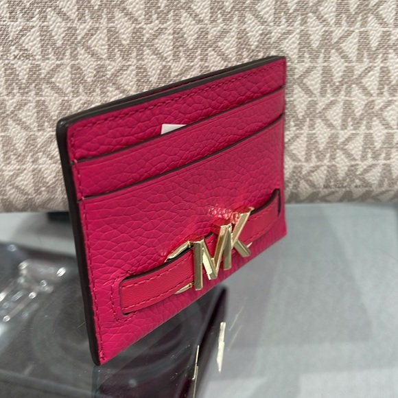 MICHAEL KORS
Reed Large Pebbled Leather Card Holder Case
Electric Pink
NWT - Picture 10 of 16